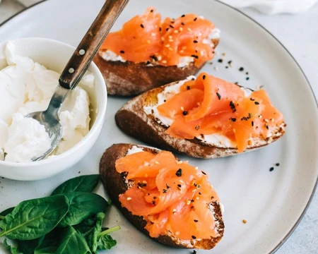 gerookte zalm gesneden