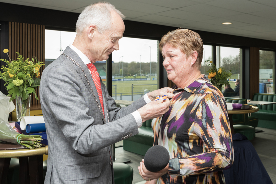 Koninklijke onderscheiding voor Roelie Visser-van der Poel