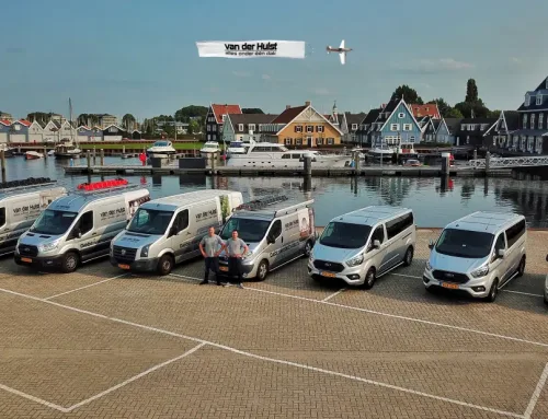 Gebroeders van der Hulst bordsponsor s.v. Huizen