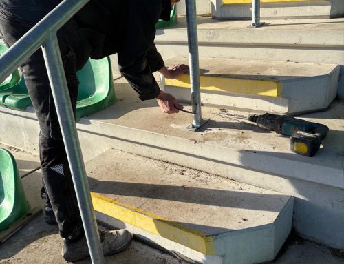 Club van 100 – Stevige leunhekken in de tribune