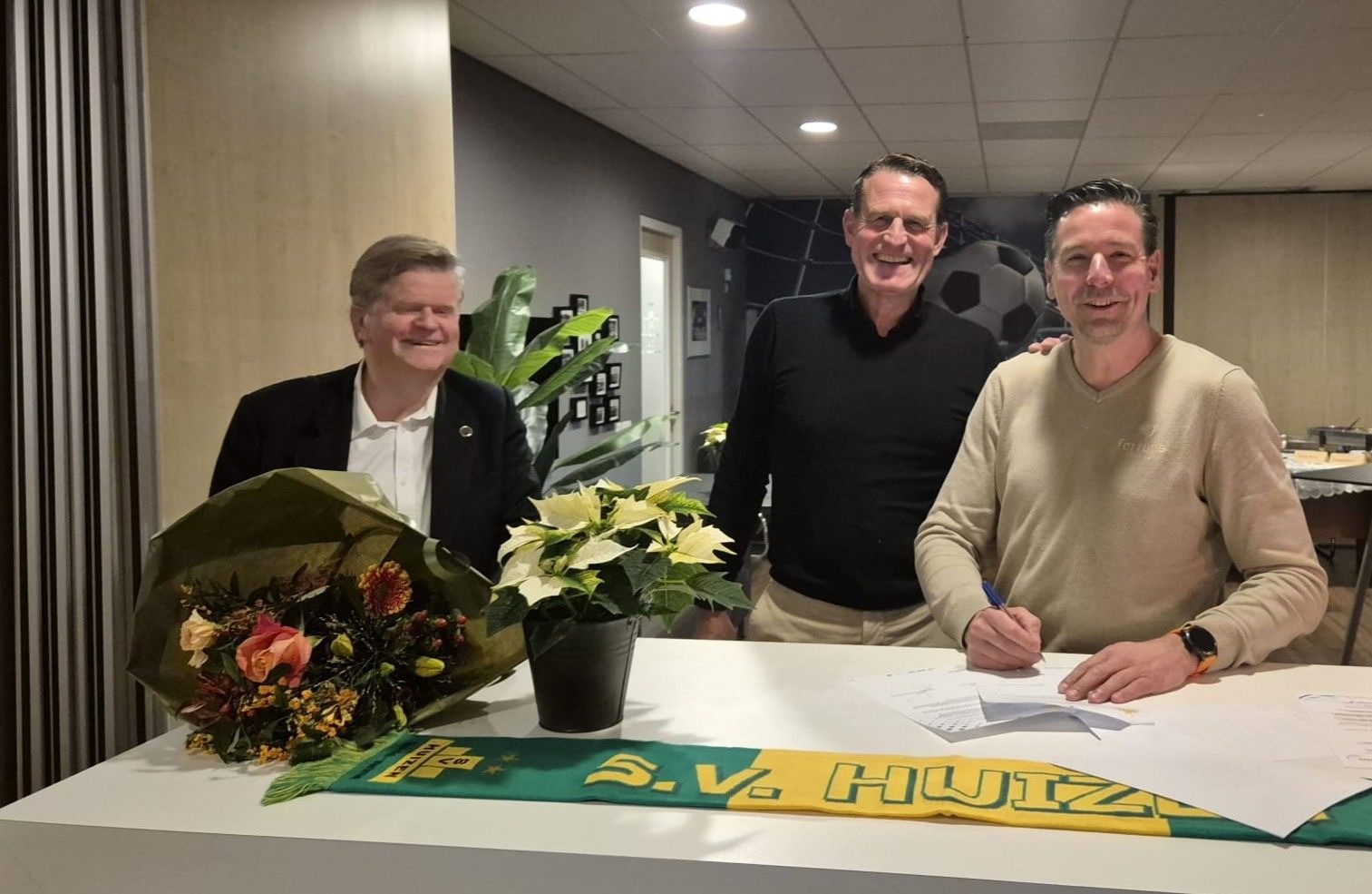 Fortune Coffee en sv Huizen ondertekening BRONS sponsorovereenkomst (Nov-2025)
